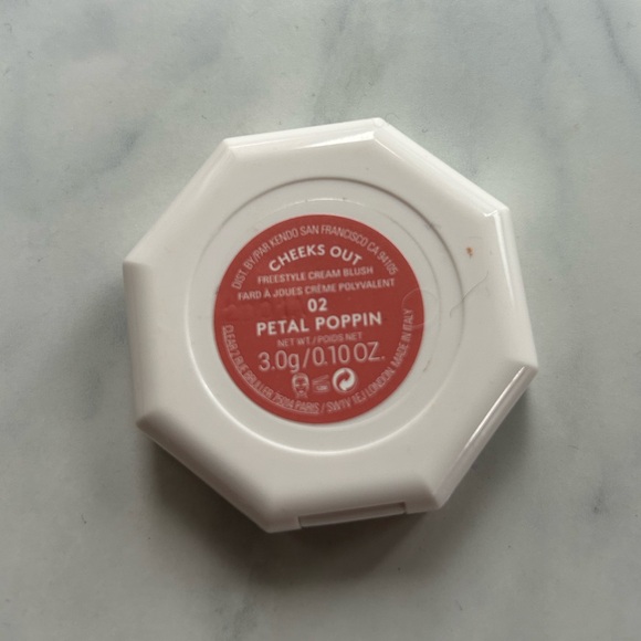 Fenty beauty cheeks out “petal poppin” - Picture 4 of 4